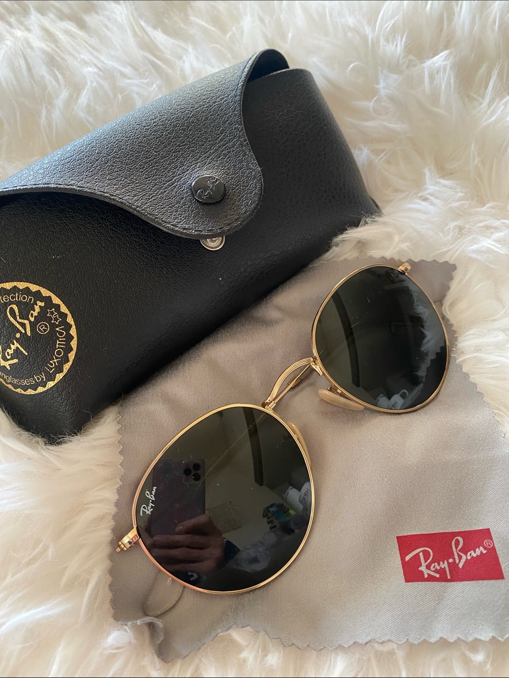 Ray-Ban Round Metal Sunglasses in Gold with Black Lenses